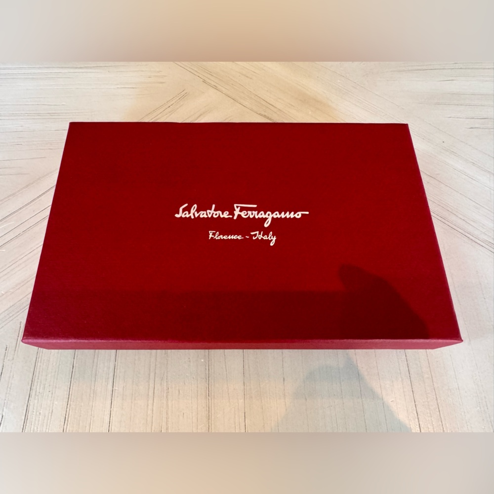 Authentic Salvatore Ferragamo Gancini Continental Leather Wallet - New in Box - Picture 16 of 16